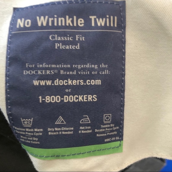 NEW WITH TAGS Docker No Wrinkle Twill Classic Fit Pleated Pants - Picture 7 of 11